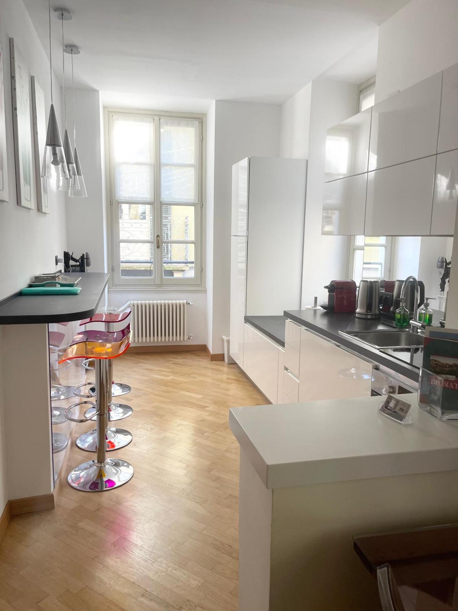 Charming Como - Apartment Downtown In The Pedestrian Area With 2 Double Bedrooms And 2 Complete Bathrooms A Spacious Living Room And Full Equipped Kitchen Eksteriør bilde