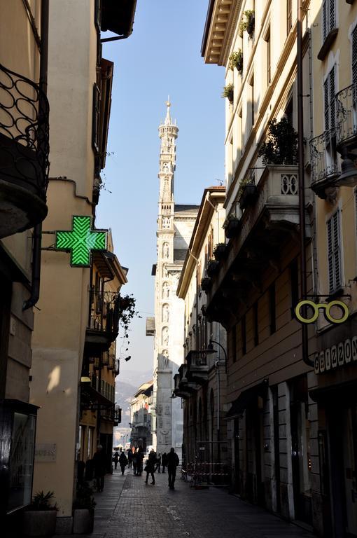 Charming Como - Apartment Downtown In The Pedestrian Area With 2 Double Bedrooms And 2 Complete Bathrooms A Spacious Living Room And Full Equipped Kitchen Eksteriør bilde