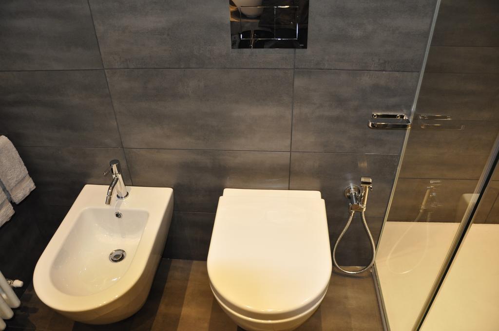 Charming Como - Apartment Downtown In The Pedestrian Area With 2 Double Bedrooms And 2 Complete Bathrooms A Spacious Living Room And Full Equipped Kitchen Eksteriør bilde