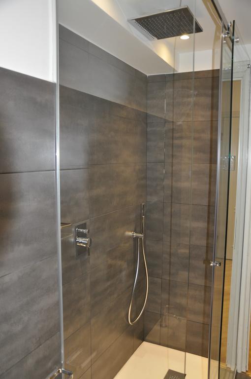 Charming Como - Apartment Downtown In The Pedestrian Area With 2 Double Bedrooms And 2 Complete Bathrooms A Spacious Living Room And Full Equipped Kitchen Eksteriør bilde