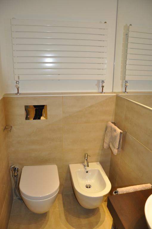 Charming Como - Apartment Downtown In The Pedestrian Area With 2 Double Bedrooms And 2 Complete Bathrooms A Spacious Living Room And Full Equipped Kitchen Eksteriør bilde