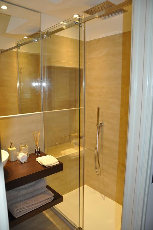 Charming Como - Apartment Downtown In The Pedestrian Area With 2 Double Bedrooms And 2 Complete Bathrooms A Spacious Living Room And Full Equipped Kitchen Eksteriør bilde